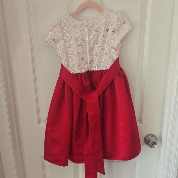 Elegant Satin Dress with Floral Detail &  Sequin - Picture 4 of 5